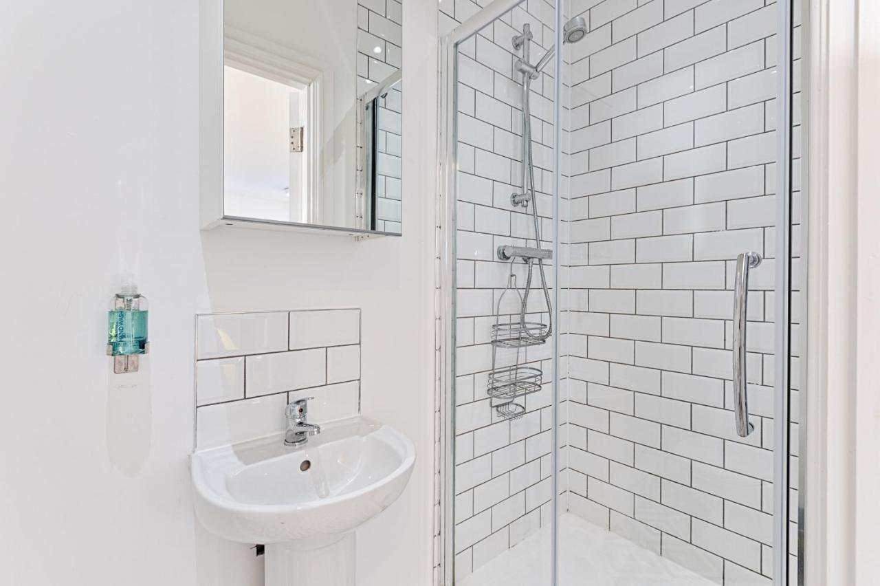 En-Suite, Parking, Fully Equipped Kitchen! * Swansea