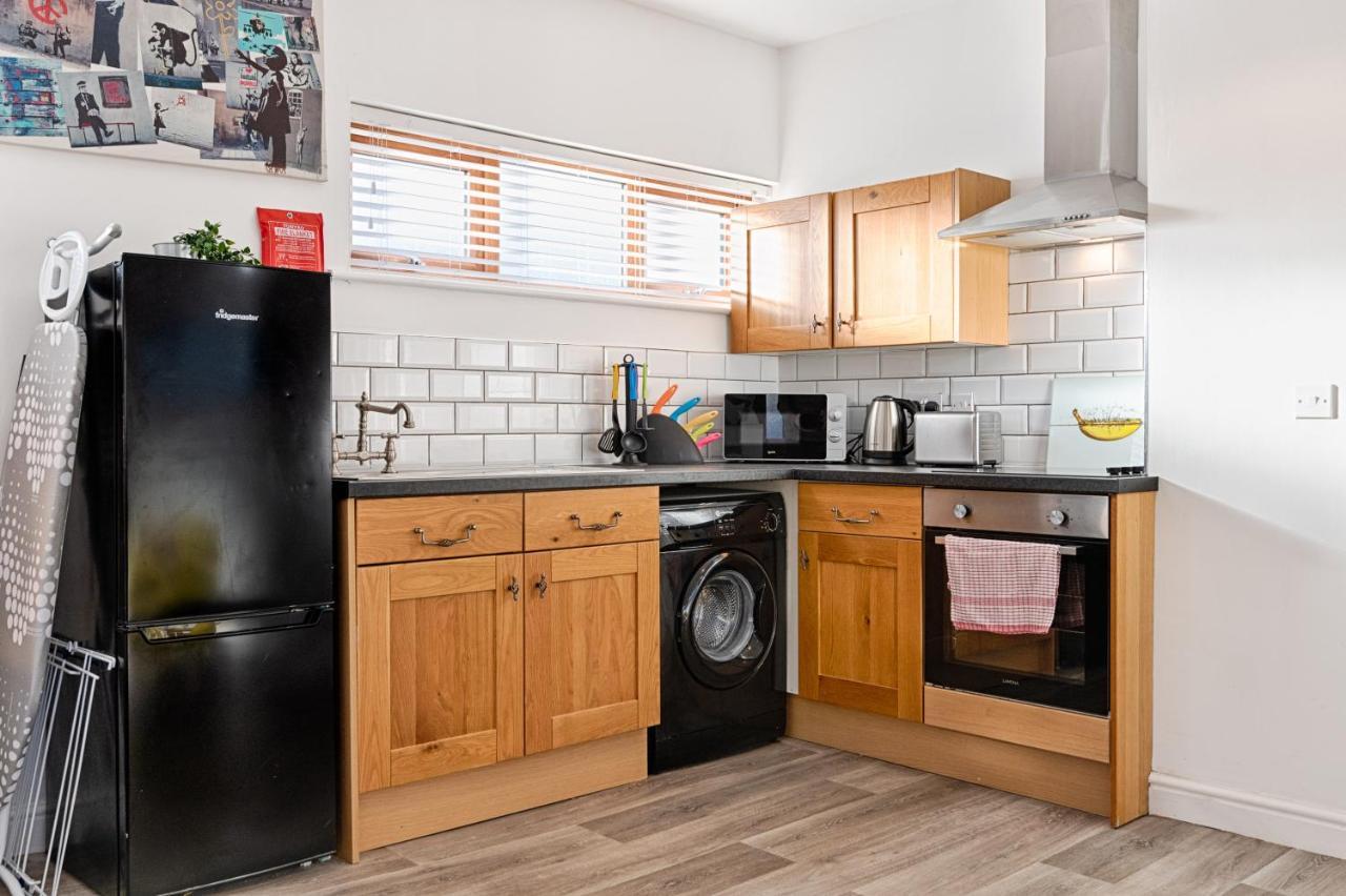 En-Suite, Parking, Fully Equipped Kitchen! Apartment *